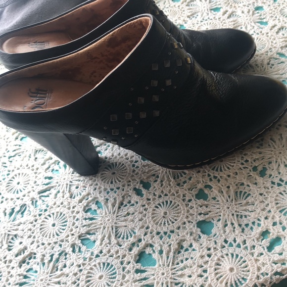 sofft black heels